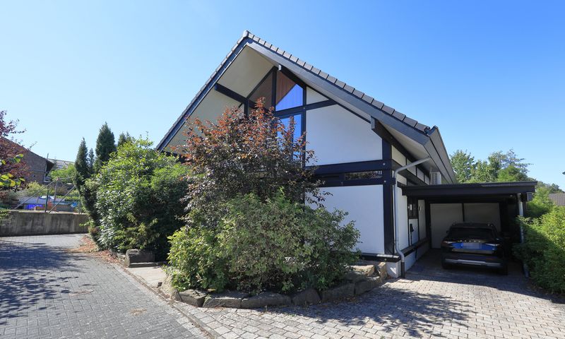 Exklusives Architektenhaus – Licht, Natur und Garten in perfekter Harmonie